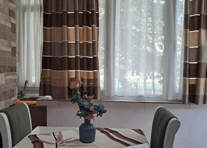 شقة Lovely One-bedroom With Private Entrance