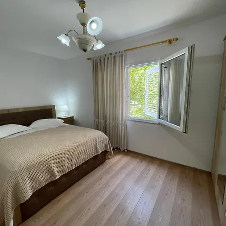 Lovely One-bedroom With Private Entrance アパート *